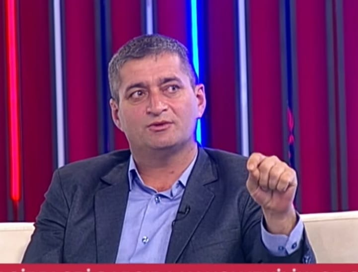 Elşən Qafarov: “Xarici dil müəllimlərinin çoxu tədris etdiyi dildə danışa  bilmir”